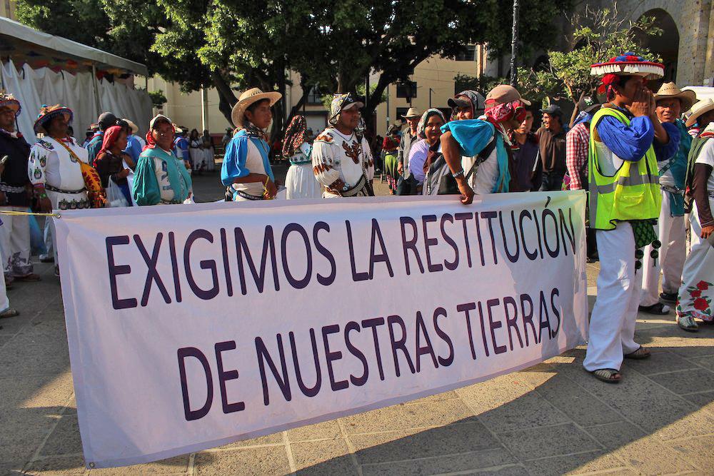 Caravana de Dignidad y Conciencia Wixárika ~ Fotografía ©Tracy Barnett