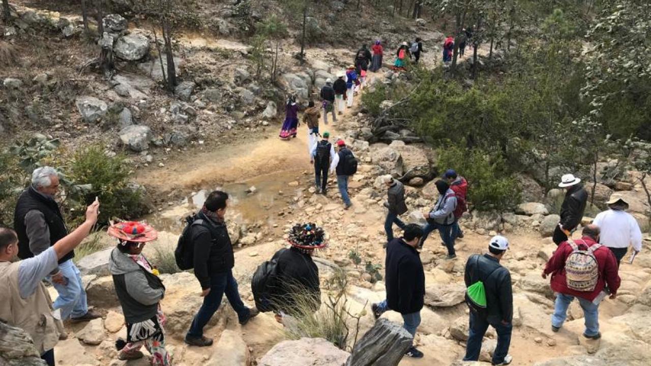 Encuentro histórico entre el pueblo wixárika de Santa Catarina Cuexcomatitlán y el Gobierno de México