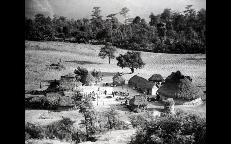 Centro ceremonial de Kieruwit+a, Las Latas, Comunidad de Tuapurie ~ Fotografía: Edwin Forgan Myers 1938, cortesía del Museo Peabody, Universidad de Harvard, Cambridge, MA. . Foto #N30403