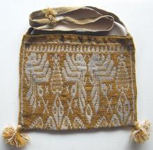 Shoulder bag (kutchuri) made from wool and plant dye. Artist: Maria Sandoval