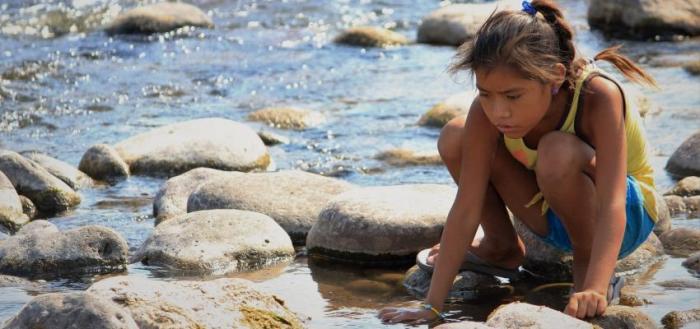 An indigenous girl plays in the San Pedro Mezquital River. | Credit: Camilo Thompson / AIDA