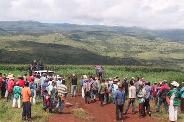 Indígenas huicholes en una zona en conflicto en imagen de 2016. Foto Arturo Campos Cedillo